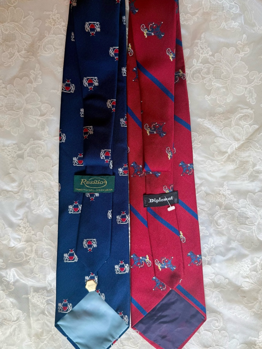 Vtg Curated Old Money Duo Neck Ties Navy Crest & Red Carriage Equestrian Retro - Picture 8 of 12